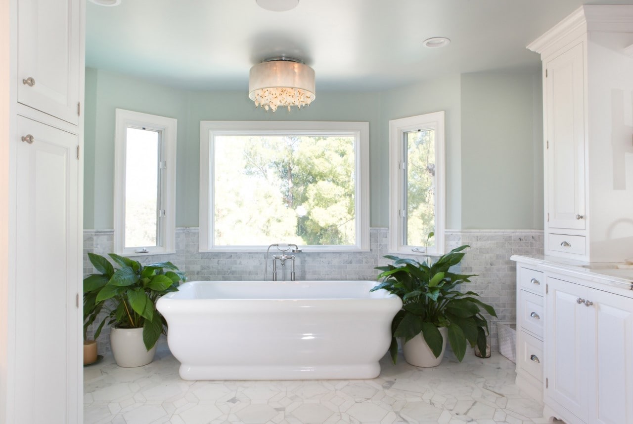 A bathtub remodeled by Donlon Plumbing in Ventura County California